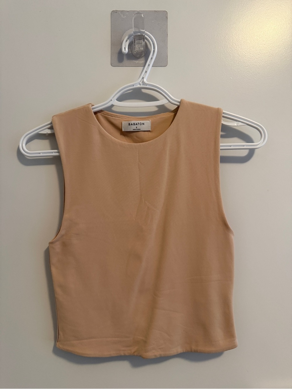 Aritzia Babaton Contour Cropped Sleeveless Beige Top